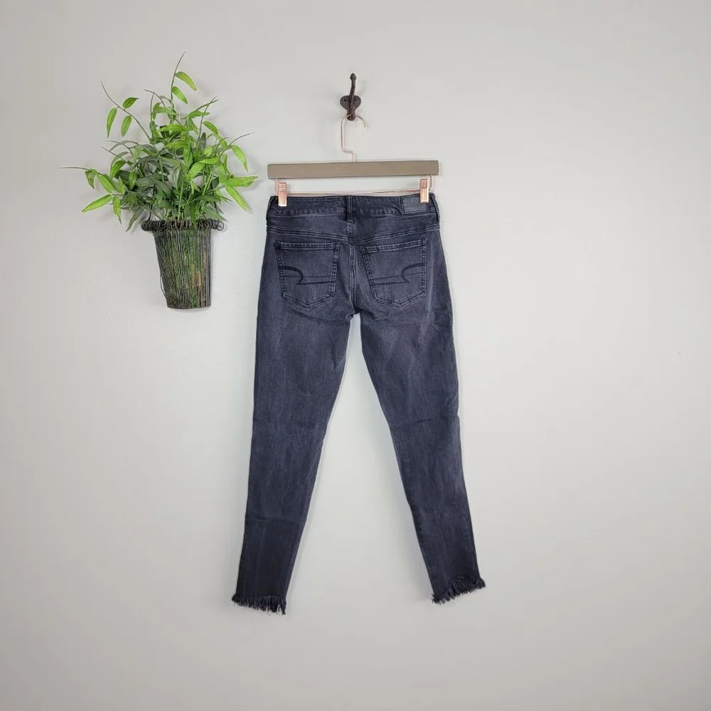 American Eagle Super Low Rise Skinny Jegging Jeans Black Distressed Frayed AE 4